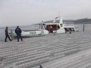 FSG Felix legt im Hafen Braunsbedra an