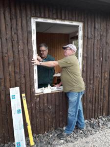 Fenster an der Westseite der Schutzhütte