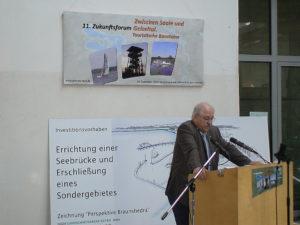 Schirmherr Dr. Horst Schnellhardt (Mitglied des Europäischen Parlaments) bei der Eröffnungsansprache