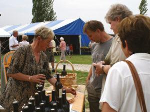 Die Winzerfamilie Reifert bot den „Goldenen Steiger“ aus dem Geiseltal an.