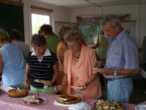 Für das leibliche Wohl hatten u. a. unsere Mitgliederfrauen mit einem Kuchenbüfett in der Wetterschutzhütte bestens gesorgt.